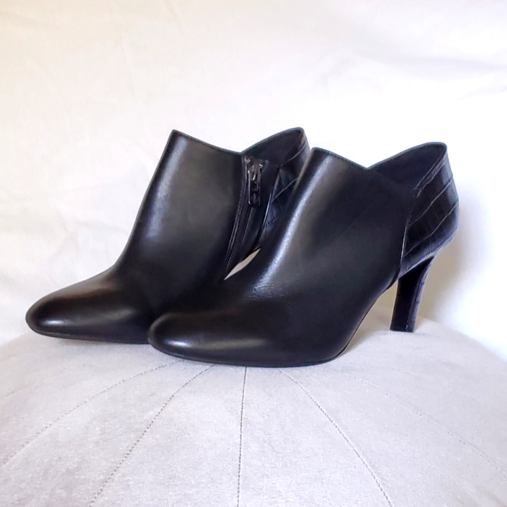 ANTONIO MELANI size 10 black leather booties, crocodile embossed heel, like new